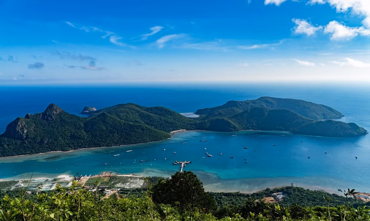 Theo các chuyên gia du lịch quốc tế, tuần trăng mật luôn được xem là “một trong những chuyến đi quan trọng nhất đời”. Đây là thời điểm các cặp đôi sẵn sàng chi tiêu nhiều hơn để tận hưởng trọn vẹn những khoảnh khắc riêng tư, lãng mạn và đáng nhớ bên người bạn đời mới cưới. Ảnh bambooairways