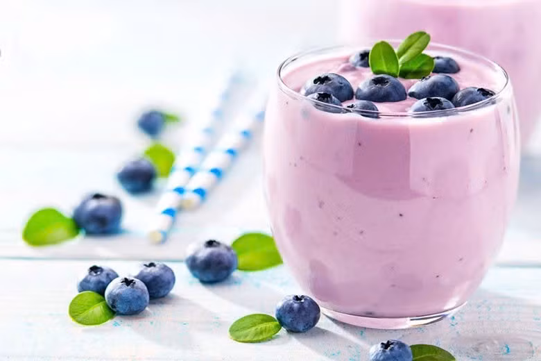 Việc sử dụng nước ép hoặc sinh tố việt quất thường xuyên có thể hỗ trợ cải thiện trí nhớ, tăng khả năng học tập và duy trì sự minh mẫn, nhất là khi tuổi tác tăng cao. Ảnh minh họa