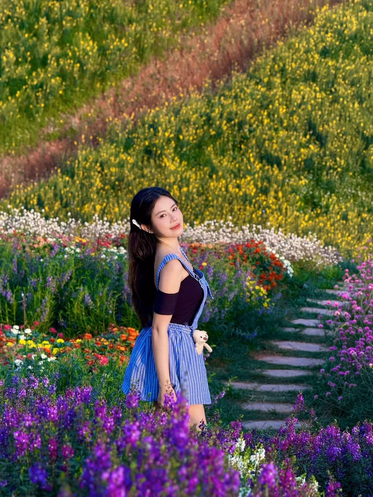 Khác với những điểm du lịch ồn ào hoạt động trải nghiệm, Một Khu Vườn phù hợp với những ai muốn tìm nơi “chill” nhẹ nhàng. Đến đây, du khách tạm quên nhịp sống hối hả, gác lại áp lực công việc để tận hưởng cảm giác thư thái giữa thiên nhiên. Ảnh Khánh Linh