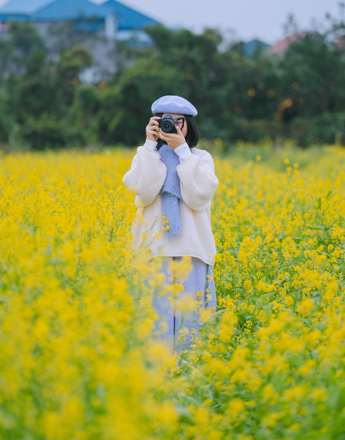 Với chi phí bằng 0, cánh đồng cải Lệ Chi trở thành lựa chọn hấp dẫn cho những ai muốn tìm kiếm trải nghiệm nhẹ nhàng, thư giãn, hòa mình cùng thiên nhiên và khám phá nét đẹp mộc mạc của làng quê Bắc Bộ. Ảnh Hồ Thiên Nga