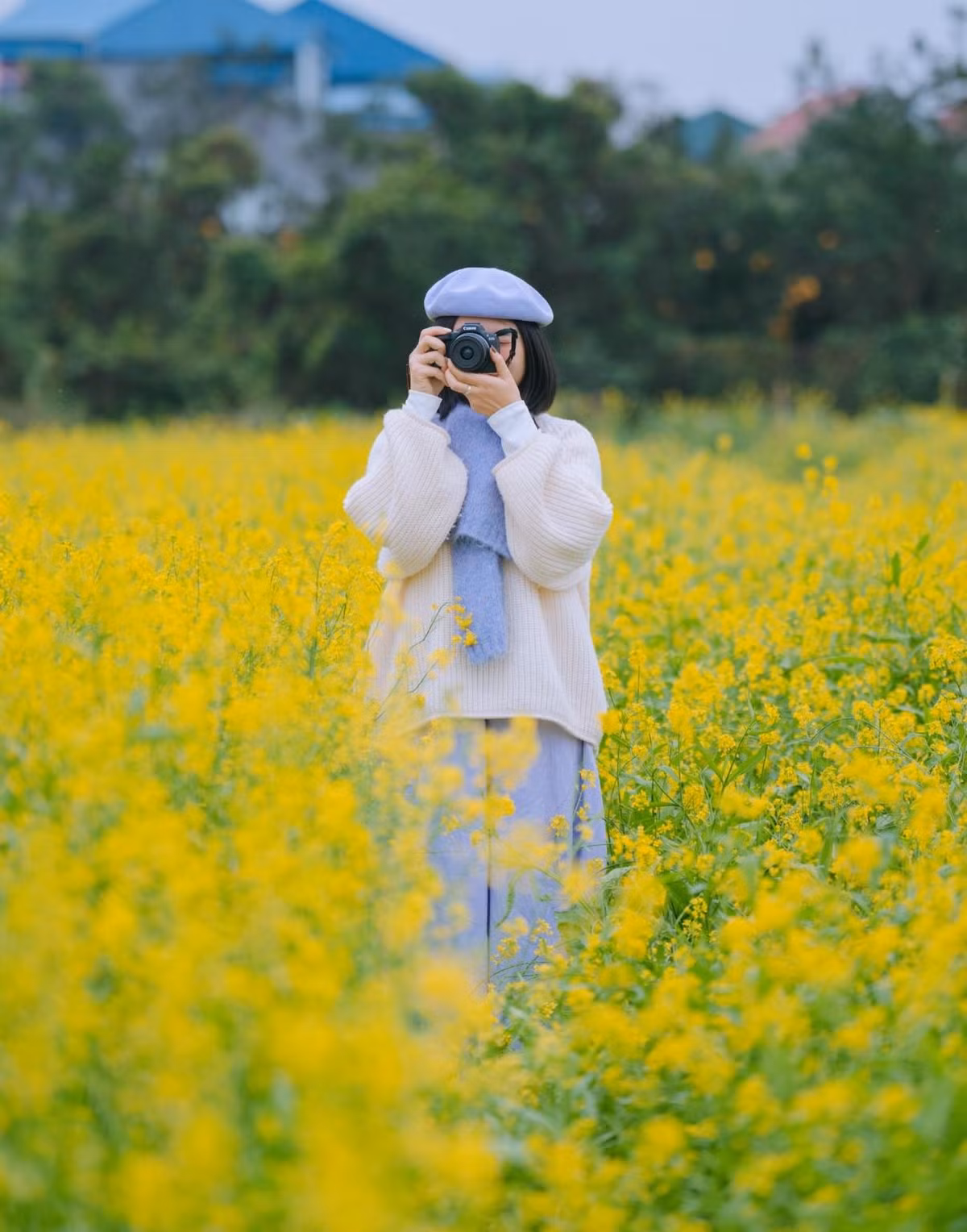 Với chi phí bằng 0, cánh đồng cải Lệ Chi trở thành lựa chọn hấp dẫn cho những ai muốn tìm kiếm trải nghiệm nhẹ nhàng, thư giãn, hòa mình cùng thiên nhiên và khám phá nét đẹp mộc mạc của làng quê Bắc Bộ. Ảnh Hồ Thiên Nga