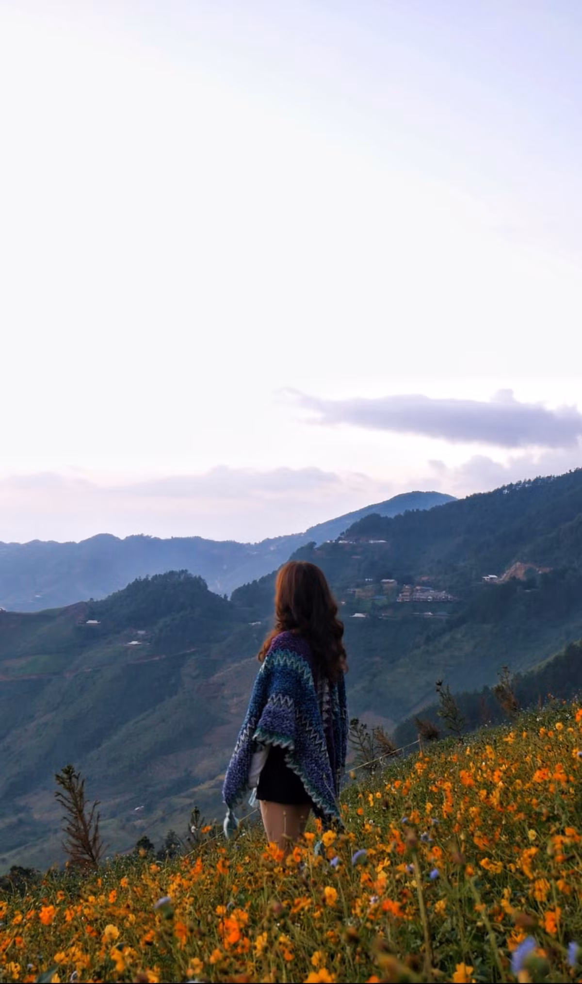 Du khách có thể ghé các bản làng quanh vùng như Hang Chú, Xím Vàng để trải nghiệm cuộc sống bản địa, thưởng thức món thắng cố, thịt trâu gác bếp hay nhâm nhi chén rượu ngô thơm nồng bên bếp lửa. Ảnh Tà Xùa Village