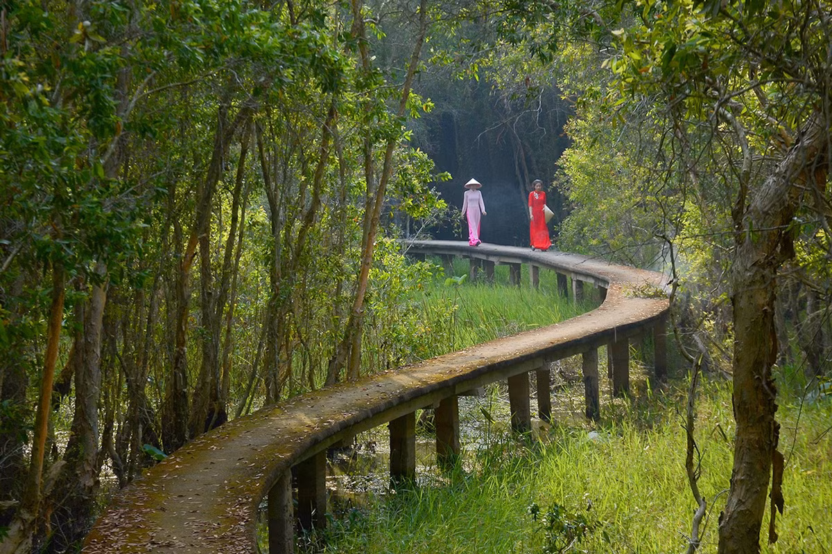 Không chỉ có cảnh sắc, làng nổi Tân Lập còn lưu giữ đậm nét nếp sống dân dã của cư dân vùng sông nước. Ảnh Du lịch làng nổi Tân Lập