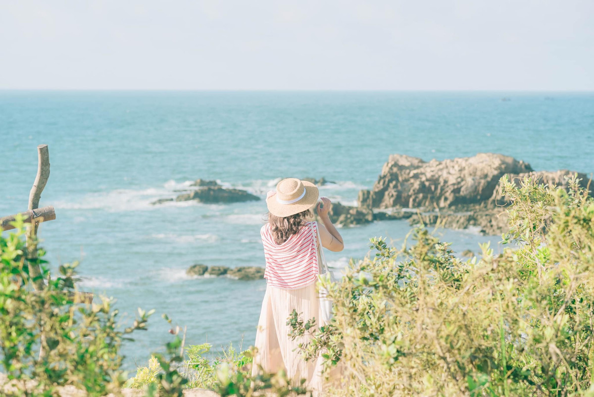 Thanh Lân hiện chưa phát triển mạnh về du lịch, vì vậy, dịch vụ lưu trú ở đây khá đơn giản và chủ yếu là các homestay do người dân địa phương quản lý. Phòng nghỉ có giá khá phải chăng, từ 200.000 - 300.000 đồng/người/đêm. Ảnh Trang Phạm