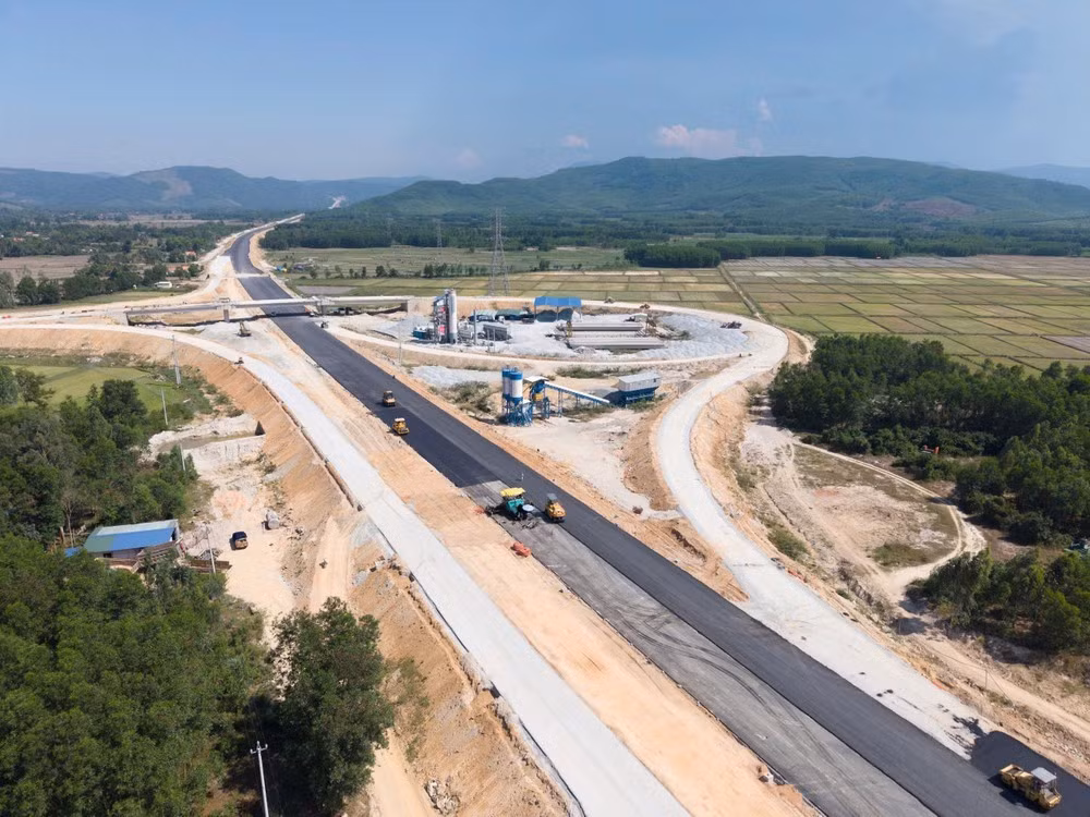 Công trường cao tốc Quảng Ngãi - Hoài Nhơn. Ảnh: NGUYỄN YÊN