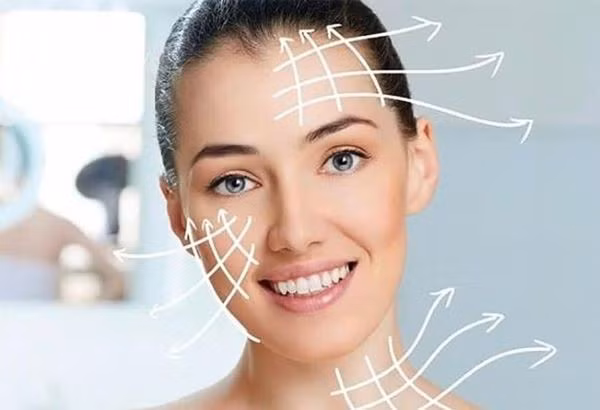 Collagen là “chìa khóa” giúp làn da săn chắc, mịn màng và ngăn ngừa lão hóa. Theo thời gian, lượng collagen tự nhiên trong cơ thể giảm dần, dẫn đến nếp nhăn, da chảy xệ và thiếu sức sống. Ảnh minh hoạ