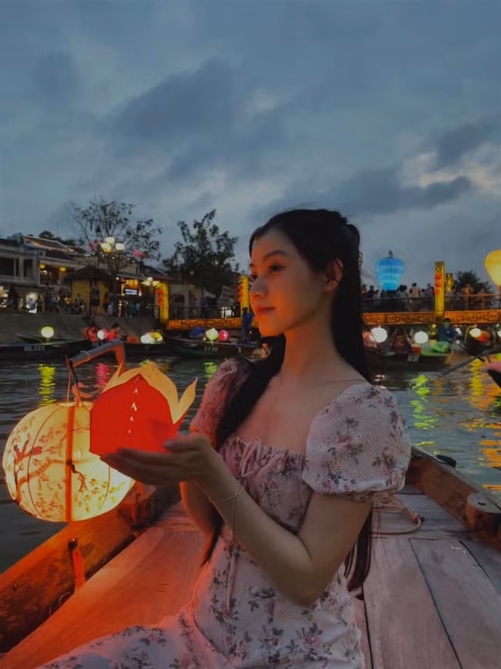 Điều khiến Hội An nổi bật chính là chi phí “tại chỗ” rất hợp lý. Khách sạn hạng tiết kiệm chỉ khoảng 14–25 USD/đêm, phân khúc tầm trung dao động khoảng 50 USD. Ảnh Phạm Khánh Linh