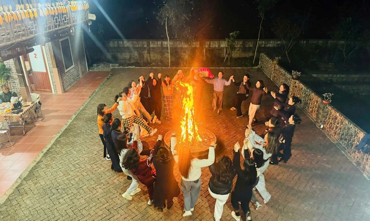 Cách làng Quỳnh Sơn chỉ vài phút di chuyển, du khách còn có thể ghé thăm làng nghề sản xuất ngói âm dương truyền thống nơi những viên ngói thủ công đã gắn bó với kiến trúc nhà sàn suốt nhiều thế hệ, góp phần tạo nên bản sắc riêng cho vùng đất Bắc Sơn. Ảnh langson.gov.vn