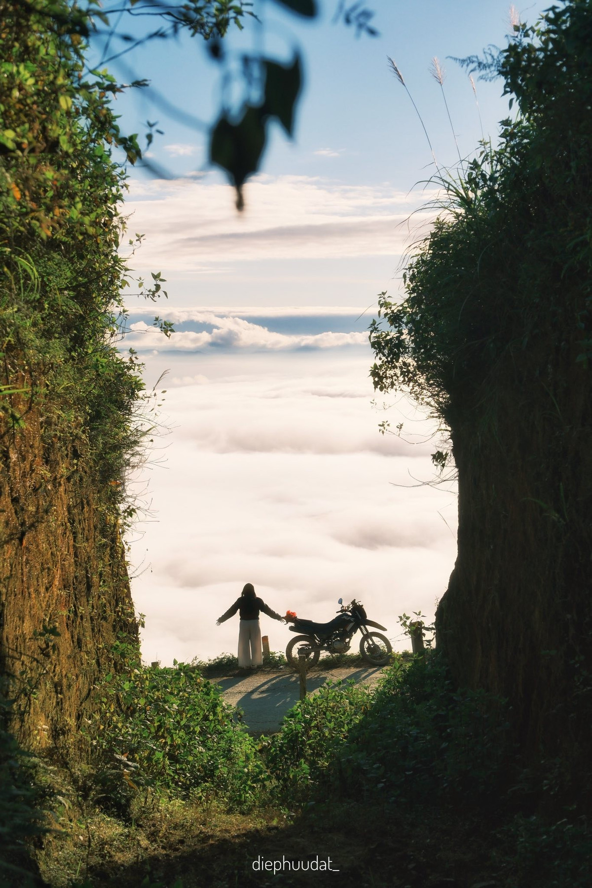 Điều khiến Tà Xùa được đánh giá cao không chỉ nằm ở cảnh săn mây ngoạn mục, mà còn ở vẻ đẹp hoang sơ, ít chịu tác động của đô thị hóa. Ảnh Diệp Hữu Đạt