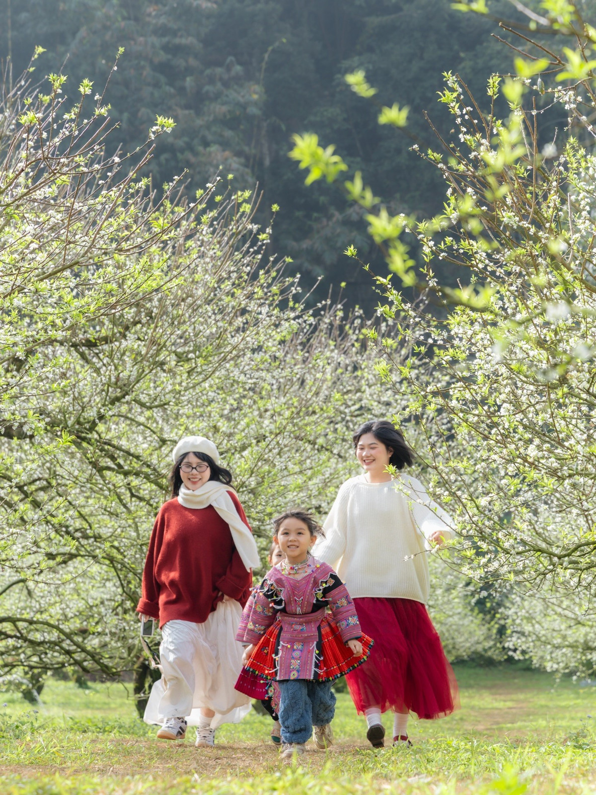 Riêng Mộc Châu, nhờ cảnh sắc nguyên sơ, khí hậu mát mẻ quanh năm và những trải nghiệm gắn kết với thiên nhiên, đã lập tức trở thành điểm đến được yêu thích. Lần thứ ba nhận giải thưởng WTA, Mộc Châu không chỉ ghi dấu ấn với du khách trong nước mà còn thu hút sự quan tâm từ cộng đồng quốc tế.
