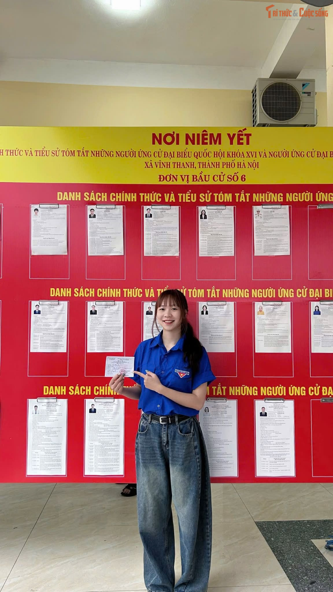 Trong khi đó, Lê Ngọc Hà, một đoàn viên tham gia hỗ trợ tại điểm bỏ phiếu, cho rằng việc góp mặt trong ngày bầu cử là trải nghiệm đáng nhớ đối với nhiều bạn trẻ. “Không phải lúc nào mình cũng có cơ hội trực tiếp tham gia vào những sự kiện quan trọng như thế này. Khi được góp sức cùng mọi người để hỗ trợ cử tri, mình cảm thấy rất tự hào và cũng ý thức rõ hơn trách nhiệm của bản thân với cộng đồng,” Hà nói.