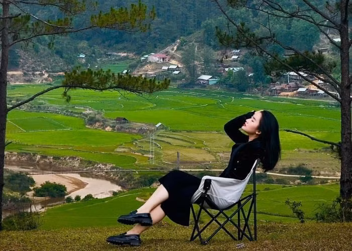 Du khách nên chuẩn bị đầy đủ nước uống, áo khoác gió và kem chống nắng khi đến đây. Ngoài ra, nhớ giữ vệ sinh chung, không xả rác để bảo vệ vẻ đẹp trong lành cho khu vực này. Ảnh luhanhvietnam