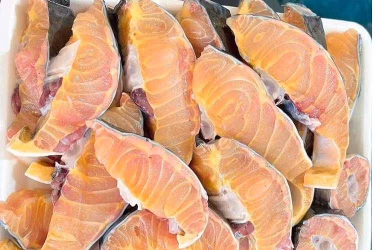 Cá từ lâu được xem là một trong những thực phẩm giàu dưỡng chất, cung cấp protein chất lượng cao, vitamin D và đặc biệt là axit béo omega-3 – thành phần quan trọng giúp bảo vệ tim mạch, tăng cường trí não. Ảnh minh họa