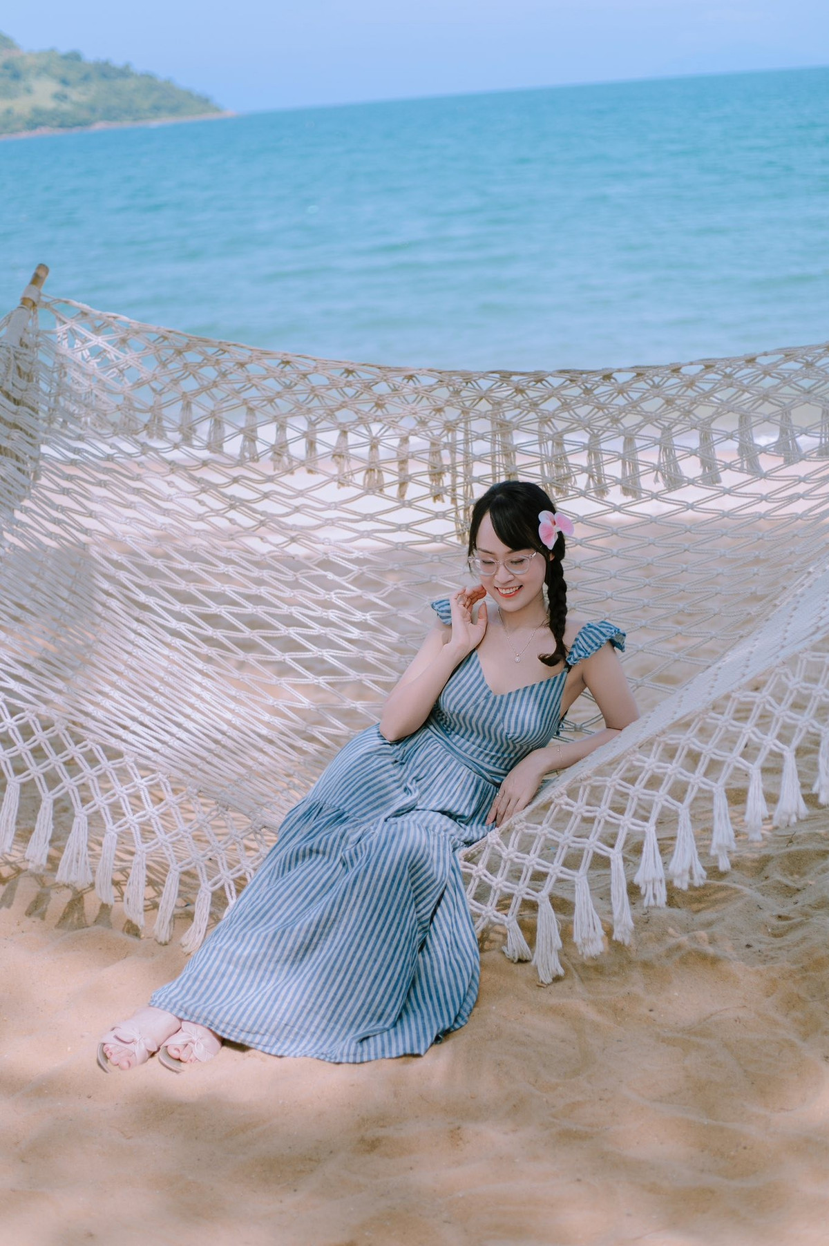 Đà Nẵng mùa giao mùa không ồn ào, không rực rỡ, chỉ có bầu không khí trong lành, làn nước xanh biếc và nụ cười hiền hậu của người dân phố biển. Ảnh Bùi Huy Khang