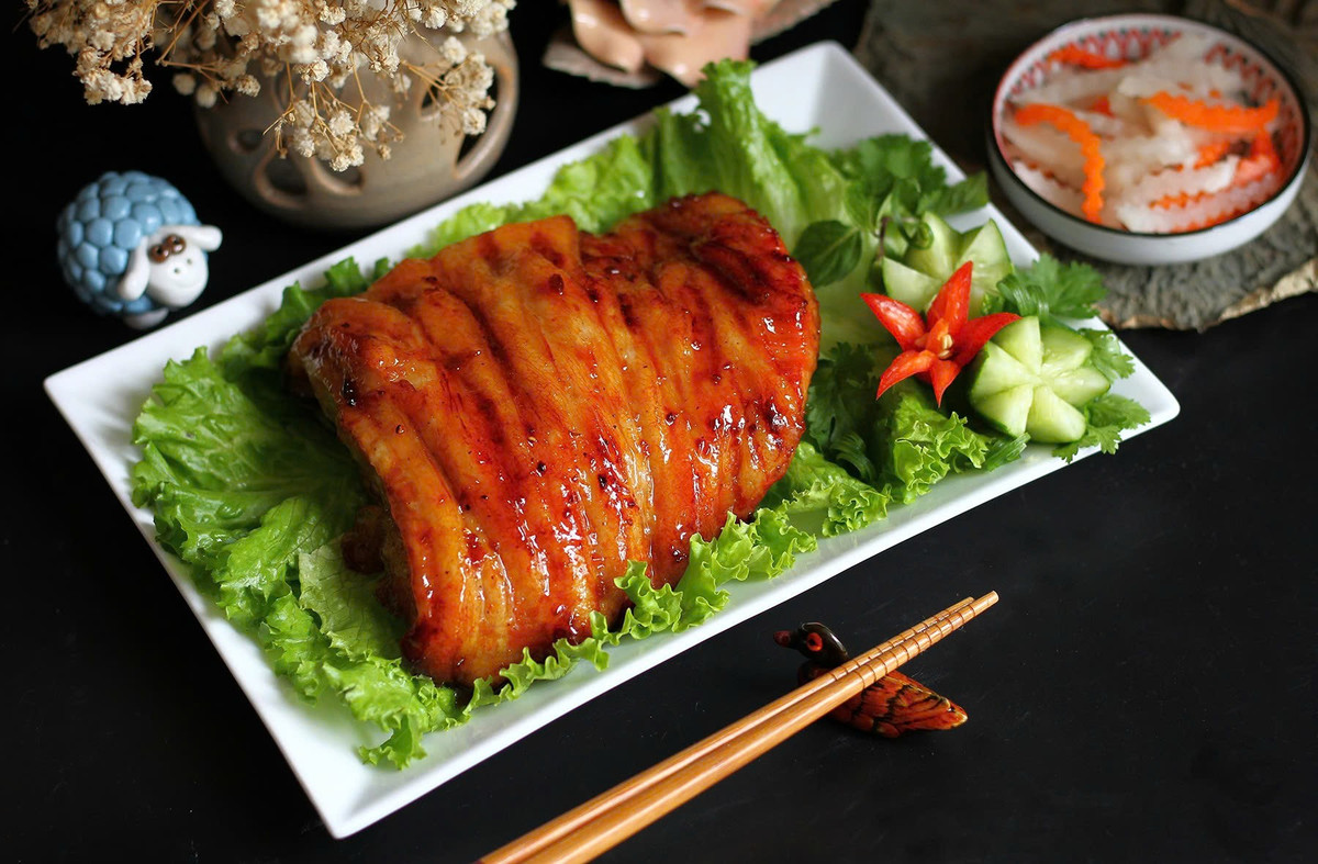 Ngay cả với người có vấn đề về tiêu hóa như viêm tụy hay gan nhiễm mỡ, thịt nọng cũng gây áp lực lớn lên gan và tụy do cơ thể phải huy động nhiều men và dịch mật để xử lý lượng chất béo quá cao. Ảnh minh họa