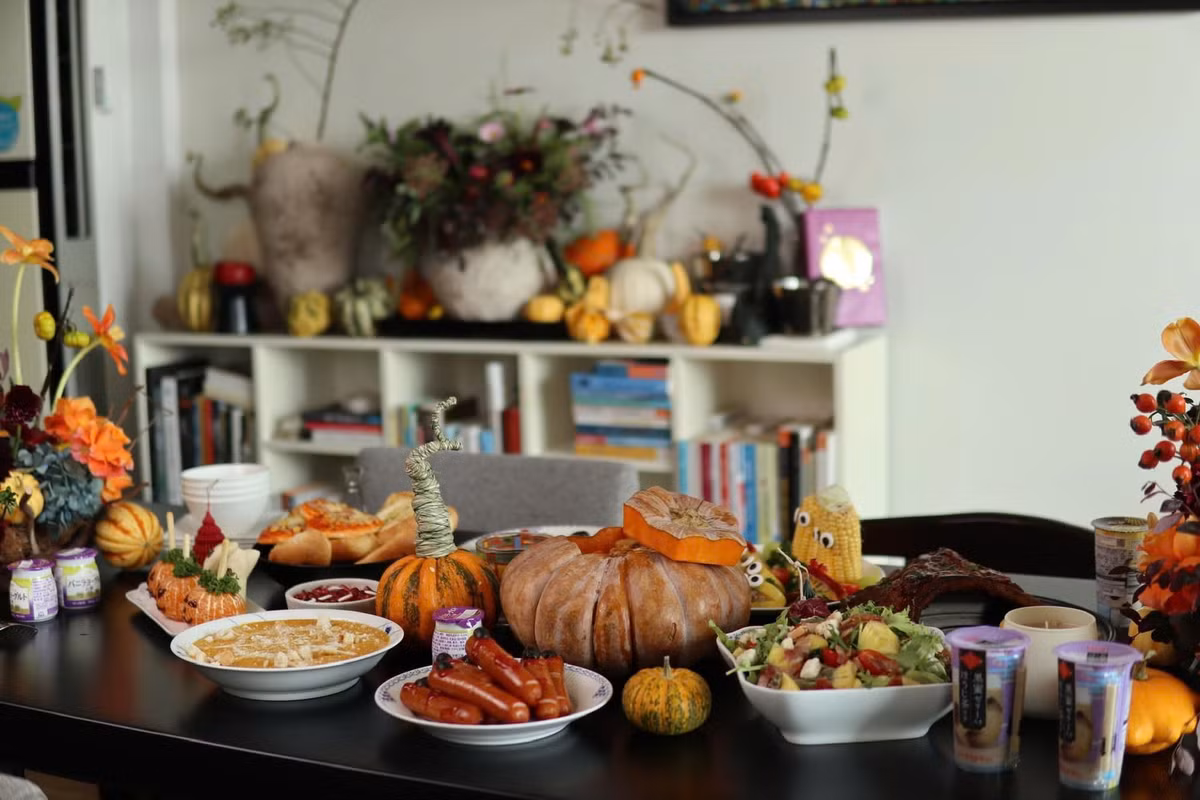 Dù mỗi quốc gia có cách thể hiện riêng, điểm chung của những món ăn trong lễ hội Halloween vẫn là tinh thần sum vầy, tưởng nhớ và chia sẻ. Ảnh Ngô Thu