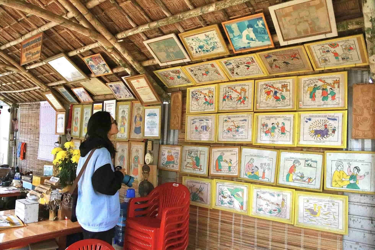 Không chỉ mang giá trị nghệ thuật, tranh Sình còn phản ánh đậm nét đời sống tinh thần của cư dân vùng sông nước. Đây là điểm đến lý tưởng cho những ai yêu thích mỹ thuật truyền thống và muốn tìm hiểu chiều sâu văn hóa dân gian Huế. Ảnh Internet