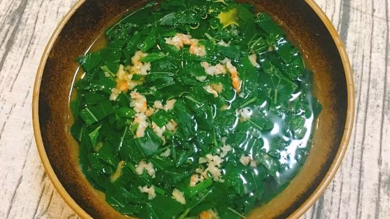 Theo các chuyên gia, nhu cầu đối với các loại rau xanh tự nhiên, ít chế biến đang gia tăng tại nhiều thị trường phát triển. Từ một loại rau bị “chê” vì độ nhớt và có giá chỉ vài nghìn đồng mỗi mớ, rau đay đang cho thấy tiềm năng trở thành sản phẩm nông sản giá trị nếu được định hướng phát triển phù hợp. Ảnh BHX