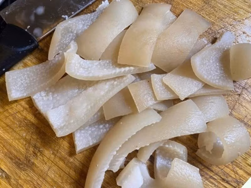 Quá trình này lặp lại cho đến khi nước rửa trở nên trong là món ăn sẽ càng thơm ngon. Ảnh minh họa