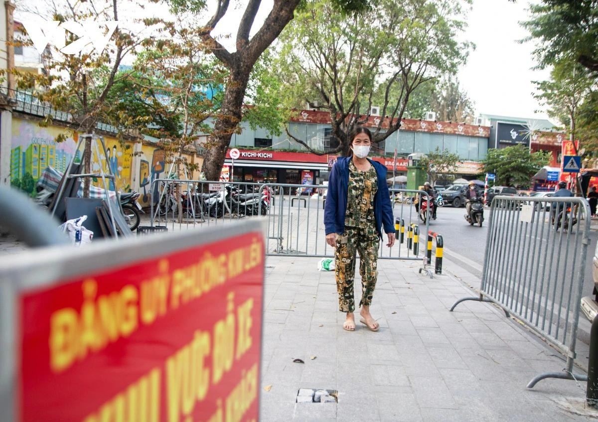 Hạng mục được triển khai từ ngày 13/3. Đến nay, tại khu vực ngã ba Đông Tác – Lương Định Của đã hoàn thành 21 cọc và đang tiếp tục thi công khoảng 30 cọc còn lại, dự kiến hạng mục sẽ hoàn thành 100% trong tuần này. Sau đó, đơn vị sẽ triển khai lắp đặt 24 cọc còn lại tại khu vực phía Trường Mầm non Hoa Sữa.