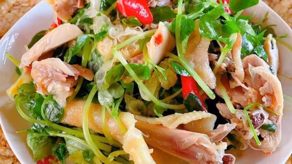 Từ một loại rau mọc hoang ven đường, rau càng cua đang dần trở thành mặt hàng nông sản có giá trị. Sự thay đổi trong thói quen tiêu dùng đã mở ra cơ hội mới cho những sản vật tưởng chừng quen thuộc. Ảnh minh hoạ