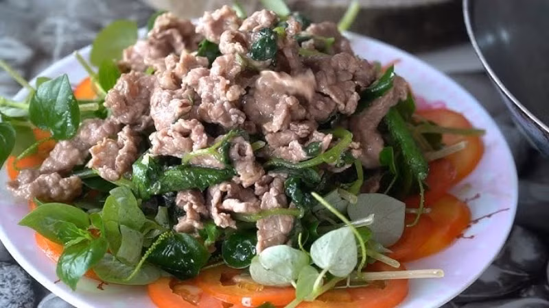 Để tận dụng lợi ích mà không gây hại cho sức khỏe, rau càng cua nên được ăn với lượng vừa phải, kết hợp đa dạng với các loại rau khác. Ảnh minh họa