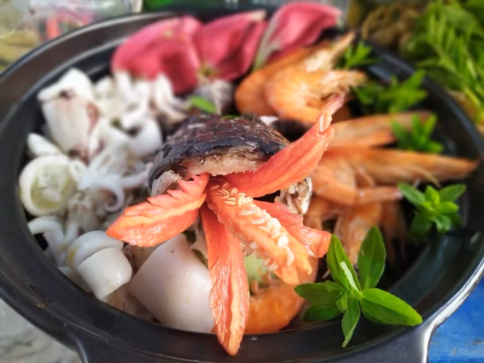 Ngày nay, lẩu mắm U Minh không chỉ là đặc sản dân dã trong từng bữa cơm gia đình mà còn trở thành món ăn được nhiều nhà hàng ở khắp 3 miền đưa vào thực đơn. Ảnh Internet