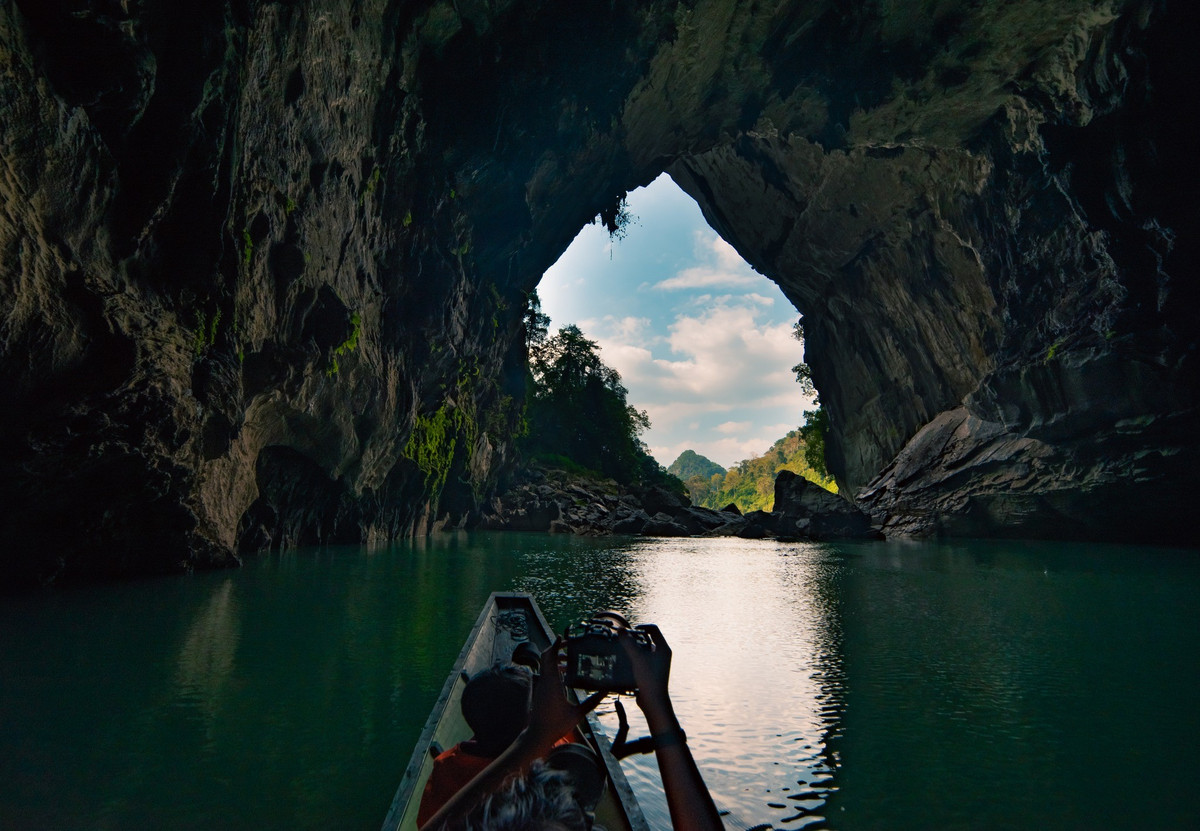 Đây là nơi để chiêm ngưỡng thiên nhiên hùng vĩ, khám phá hệ sinh thái độc đáo dưới lòng đất và tận hưởng những phút giây yên bình, tách biệt hoàn toàn với nhịp sống bên ngoài.