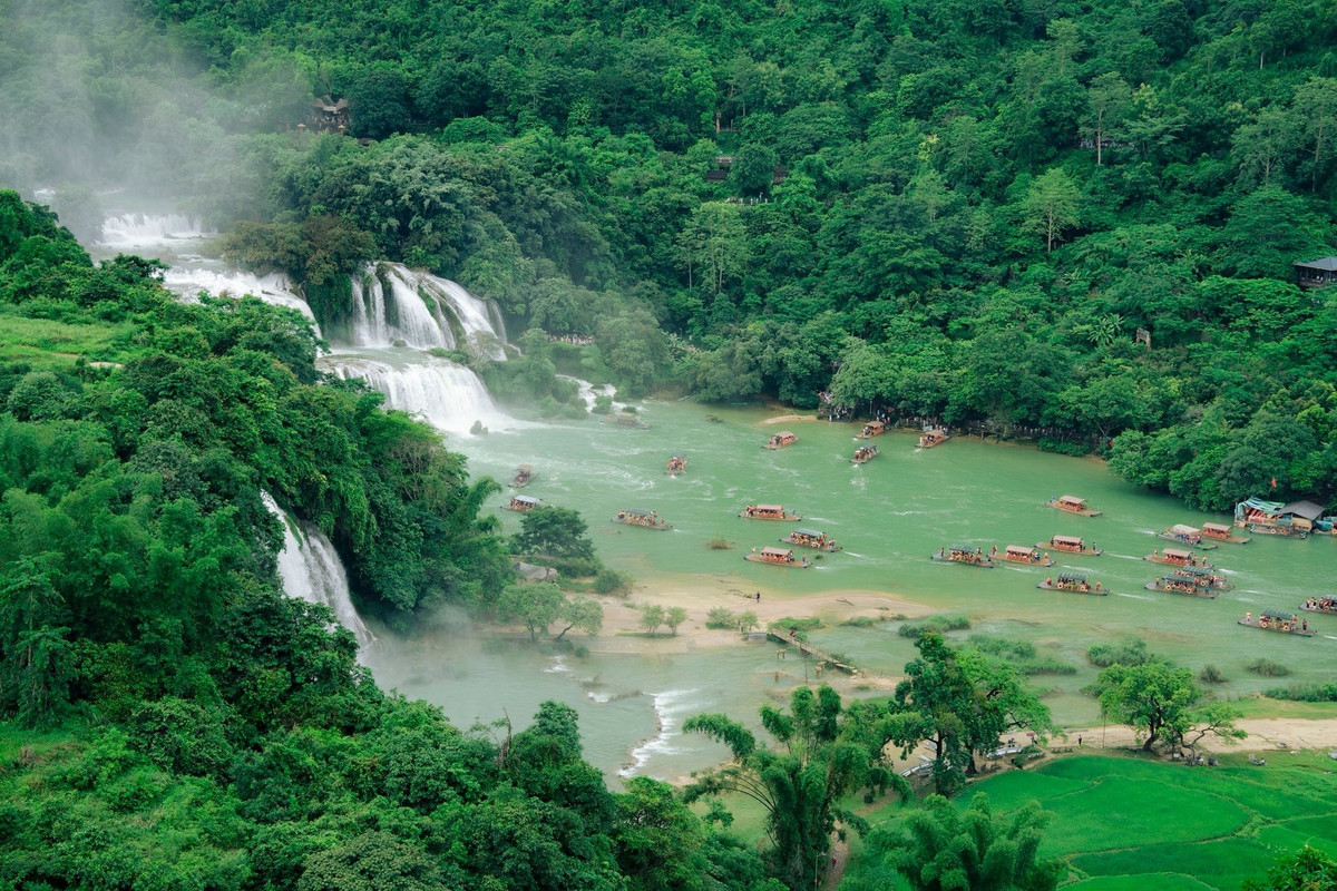 Ngược lại, đi tự túc sẽ thích hợp cho những ai yêu thích khám phá, có thể linh hoạt sắp xếp lịch trình, dừng lại lâu hơn ở các điểm mình yêu thích, đồng thời trải nghiệm sâu hơn đời sống bản địa. Ảnh Blog của Rọt