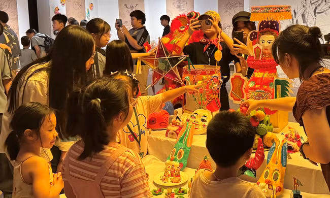 Trong khi đó, Bảo tàng Dân tộc học Việt Nam lại đem đến làn gió mới cho mùa trăng với chương trình “Vui cùng trẻ thơ”. Ảnh Bảo tàng Dân tộc học Việt Nam