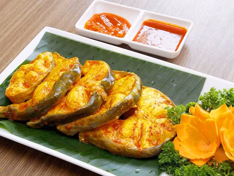 Nhờ lượng chất béo vừa phải, cá lăng đặc biệt phù hợp với những người đang theo đuổi chế độ ăn lành mạnh hoặc cần kiểm soát cân nặng. Ảnh minh họa