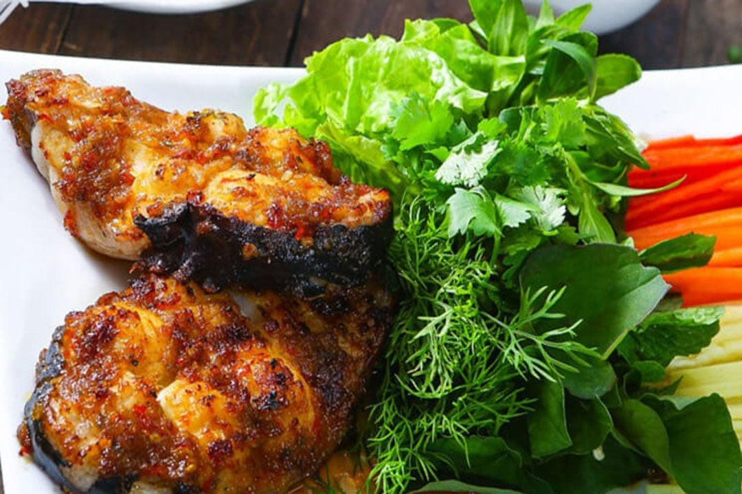 Với thành phần dinh dưỡng phong phú cùng nhiều lợi ích cho sức khỏe, cá lăng xứng đáng là thực phẩm nên được bổ sung thường xuyên trong bữa ăn gia đình. Việc sử dụng cá lăng kết hợp với chế độ ăn uống khoa học và lối sống lành mạnh sẽ góp phần nâng cao thể trạng, tăng cường sức đề kháng và cải thiện chất lượng cuộc sống. Ảnh minh họa