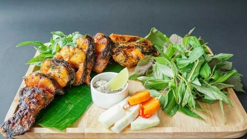 Theo các nghiên cứu dinh dưỡng, trong 100g thịt cá lăng tươi chưa qua chế biến có chứa khoảng 112 kcal năng lượng, 19g protein, 4g chất béo cùng nhiều vitamin và khoáng chất cần thiết cho cơ thể. Ảnh minh họa