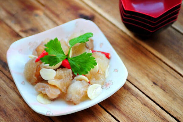 Trong bữa ăn hàng ngày, việc bổ sung gân bò không chỉ mang lại hương vị thơm ngon mà còn cung cấp nguồn collagen dồi dào – dưỡng chất quan trọng giúp cơ thể khỏe mạnh và phòng ngừa nhiều bệnh lý liên quan đến tuổi tác. Ảnh minh họa