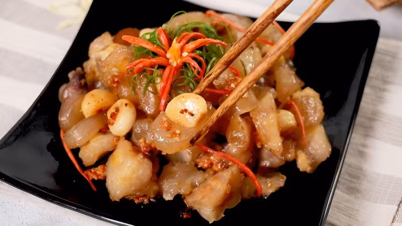 Gân bò cũng là nguồn protein lý tưởng để phục hồi cơ bắp sau các buổi tập. Collagen giúp tái tạo mô cơ, giảm đau nhức và nâng cao sức bền. Ảnh minh họa