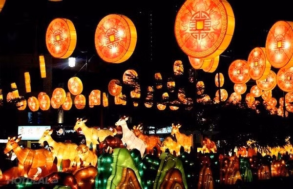 Trung thu ở châu Á không chỉ là lễ hội truyền thống, mà còn là hành trình ánh sáng và văn hóa. Mỗi điểm đến mang một vẻ đẹp riêng, từ lung linh huyền ảo đến hiện đại rực rỡ, để lại trong lòng du khách những khoảnh khắc khó quên. Ảnh banhtrungthu