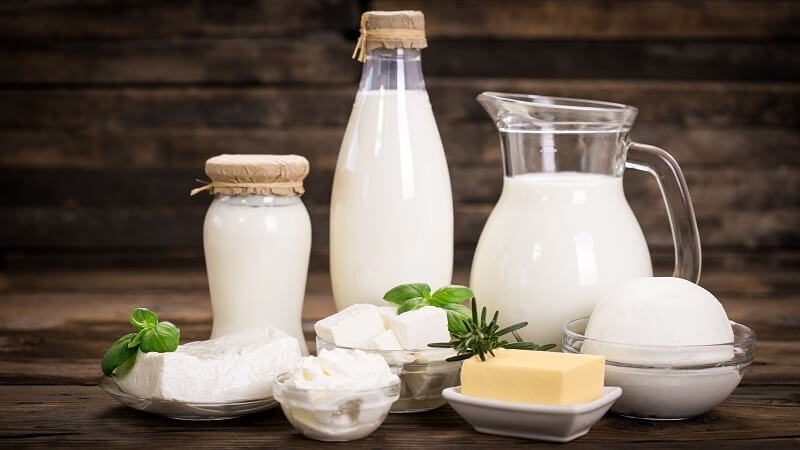 Sữa và các chế phẩm từ sữa chứa nhiều dưỡng chất có lợi cho mô ngực, đồng thời một số thành phần có vai trò kích thích hormone sinh dục nữ. Ảnh minh họa