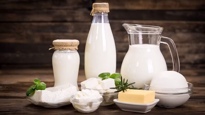 Sữa và các chế phẩm từ sữa chứa nhiều dưỡng chất có lợi cho mô ngực, đồng thời một số thành phần có vai trò kích thích hormone sinh dục nữ. Ảnh minh họa