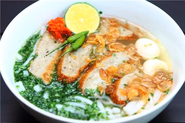 banh-canh-cha-ca.jpg
