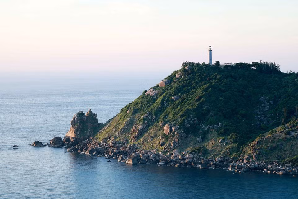 Chính sự kết hợp giữa cảnh quan tự nhiên, công trình lịch sử và giá trị biểu tượng đã khiến hải đăng Đại Lãnh trở thành điểm đến không thể bỏ qua trong hành trình khám phá Phú Yên. Ảnh TTXVN