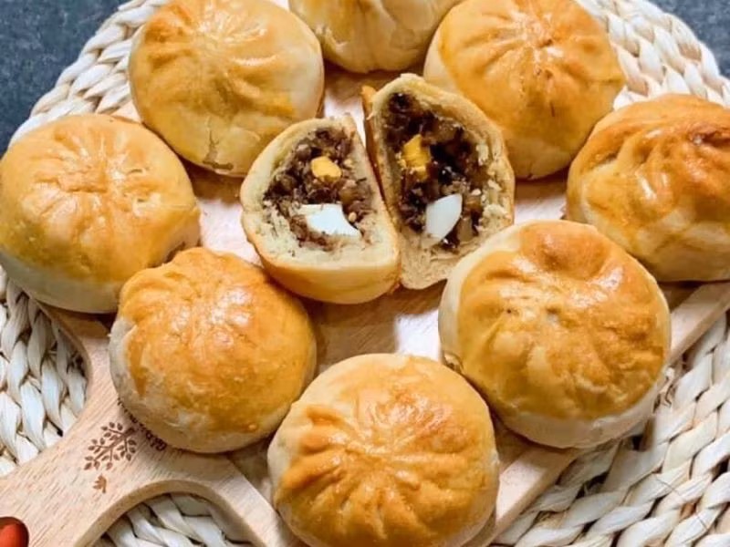 Ngoài việc thưởng thức bánh xíu páo, bạn cũng có thể kết hợp tham quan các địa danh nổi tiếng khác của Nam Định như Nhà thờ lớn Nam Định, chùa Phổ Minh, hay thưởng ngoạn vẻ đẹp của cánh đồng lúa, những khu chợ quê đặc trưng của miền Bắc. Ảnh MIA