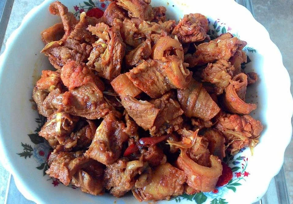 Collagen là loại protein chiếm phần lớn trong cơ thể, góp phần duy trì độ đàn hồi của da, sức khỏe khớp và mô liên kết. Gân bò đặc biệt giàu collagen loại I, loại collagen có tính đàn hồi cao, giúp xương và khớp chắc khỏe hơn. Ảnh minh họa