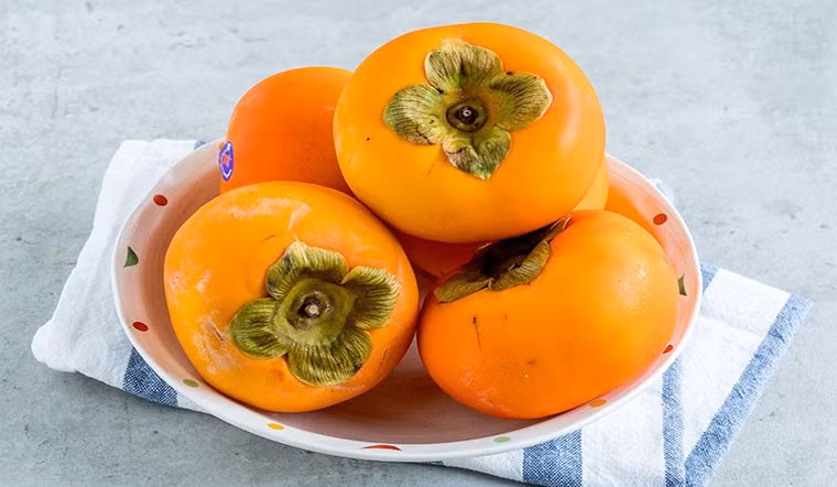 Nhờ sự kết hợp của beta-caroten, vitamin A, vitamin C và các hợp chất phenolic, hồng có khả năng bảo vệ DNA tế bào khỏi tổn thương, từ đó giảm nguy cơ hình thành các tế bào ung thư. Mặc dù vẫn cần nhiều nghiên cứu, nhưng hồng vẫn được xem là một trong những loại quả tiềm năng trong phòng ngừa ung thư. Ảnh minh hoạ