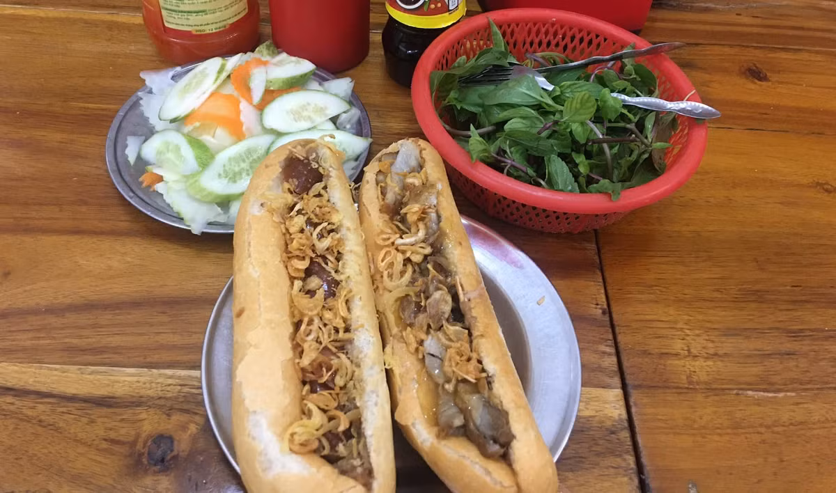 banh-mi-co-lien.jpg