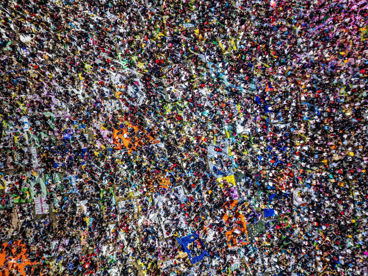 Không khí nhộn nhịp nhưng thân thiện khiến chân núi Bà Đen giống như một lễ hội cộng đồng khổng lồ giữa thiên nhiên.