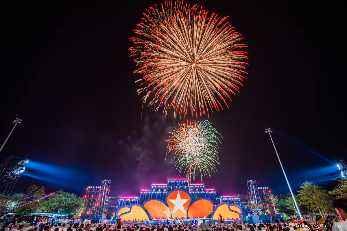 Trung tâm đời sống tâm linh nơi đây là Linh Sơn Thánh Mẫu vị thần được tôn kính trong văn hóa Nam Bộ. Niềm tin về sự linh thiêng đã góp phần tạo nên sức hút bền bỉ cho ngọn núi cao nhất miền Đông Nam Bộ, khiến nơi này luôn tấp nập du khách mỗi dịp xuân về.