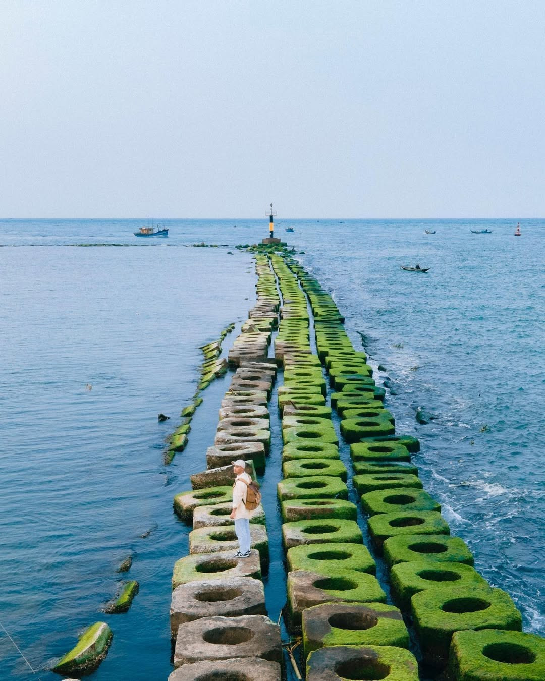 View -  Bãi đá thấp biển Hải Dương điểm check-in hoang sơ hút giới trẻ xứ Huế | Báo Tri thức và Cuộc sống - TIN TỨC PHỔ BIẾN KIẾN THỨC 24H