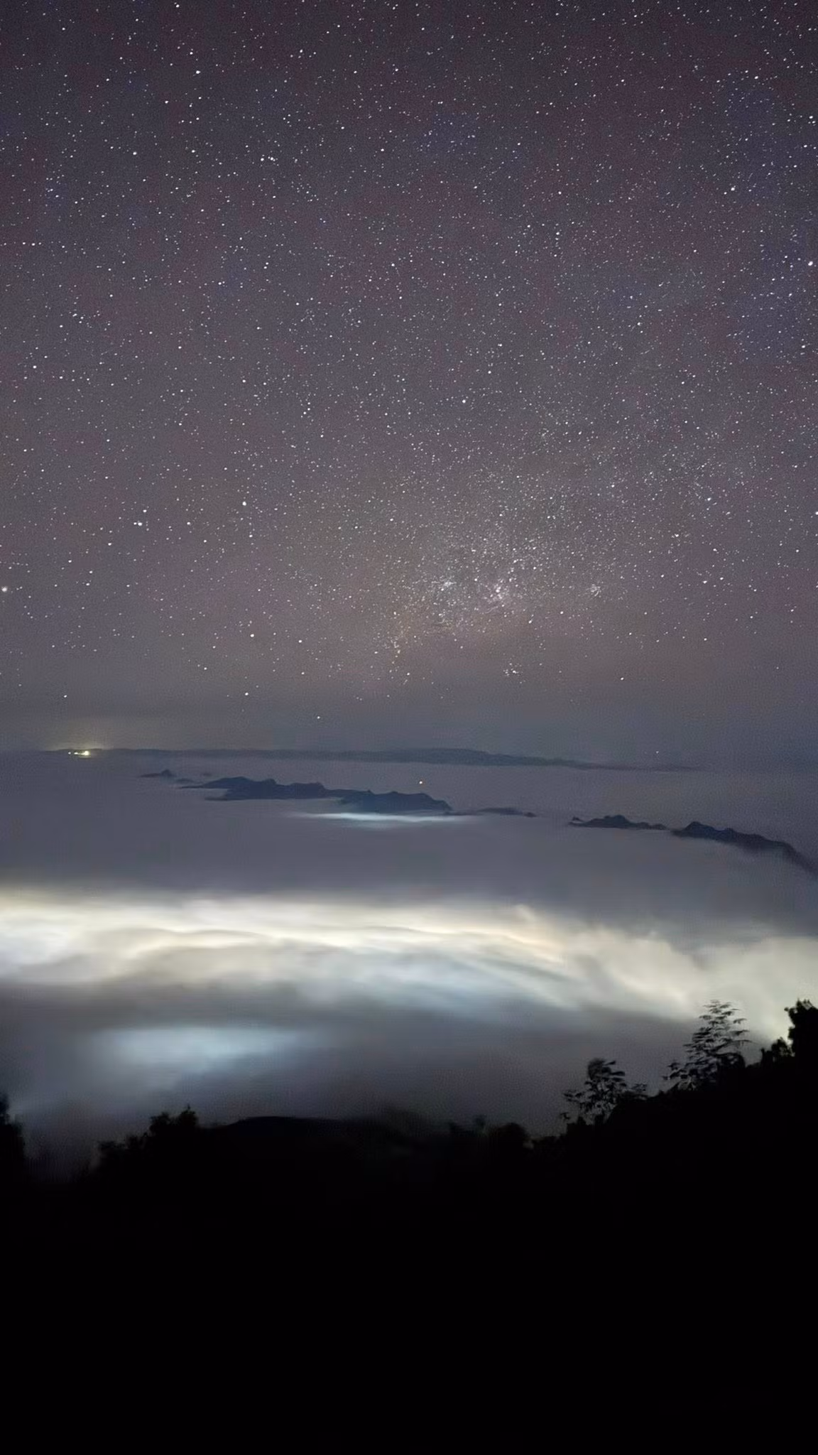 Ít ai biết rằng, Tà Xùa là một trong số rất ít nơi tại Việt Nam mà du khách có thể quan sát được dải Ngân Hà bằng mắt thường, nhờ vị trí cao, khí hậu trong lành và không bị ô nhiễm ánh sáng. Ảnh Vanh Vanh