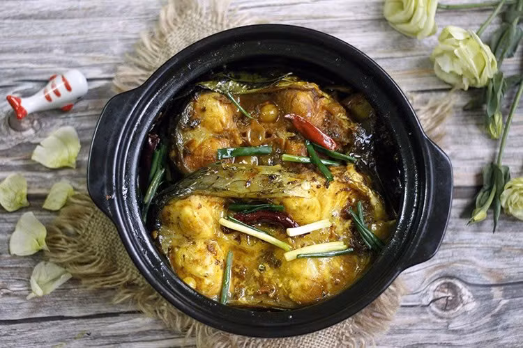 Một số gia đình còn chế biến cá dò kho nghệ – món ăn mang hương vị đậm đà, cay nhẹ, rất đưa cơm. Ảnh minh hoạ