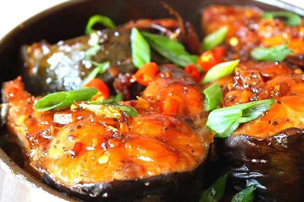 Trẻ nhỏ dưới 11 tuổi cũng nhạy cảm với thủy ngân, nên ưu tiên cá an toàn, giàu protein và omega-3. Ảnh minh họa